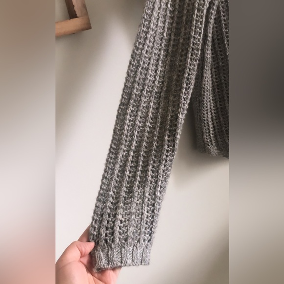 Club Monaco Italian Cashmere Knit Chunky Waffle Knit Asymmetrical Hem Sweater M - Picture 2 of 5